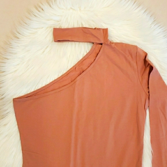 New Choker and Cold Shoulder Assymetric Bodysuit - Picture 5 of 8